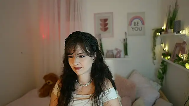 Snapshot of Daisy_Lowe chatting on July 18, 6:01 pm Daisy Lowe online show from July 18, 6:01 pm