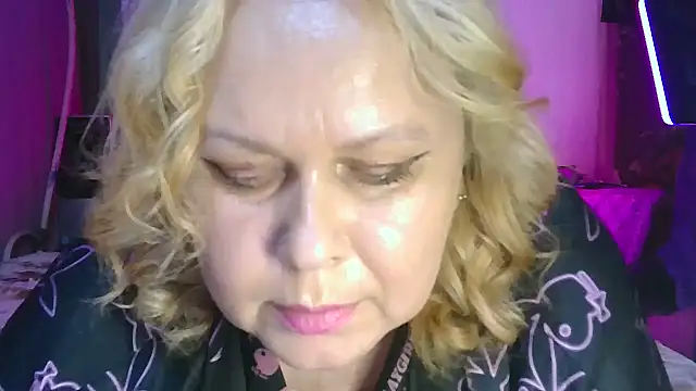 Snapshot of Roksolana5398 chatting on July 6, 10:12 am Roksolana5398 online show from July 6, 10:12 am