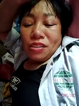 Snapshot of Moon_squirtt chatting on July 1, 4:58 am Moon squirtt online show from July 1, 4:58 am