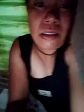 Snapshot of Moon_squirtt chatting on August 2, 4:16 pm Moon squirtt online show from August 2, 4:16 pm