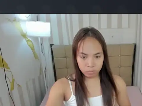 Snapshot of EllieTan chatting on June 27, 4:28 am EllieTan online show from June 27, 4:28 am