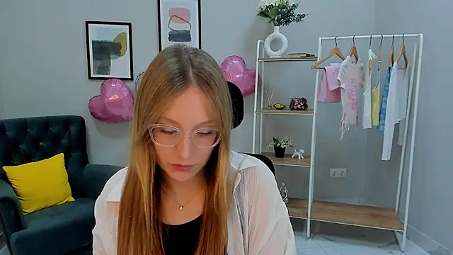 Elizabeth Hunt online show from June 26, 10:52 am