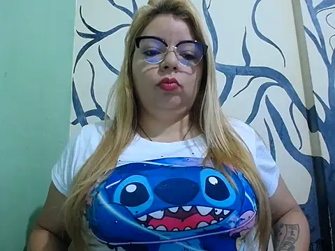 Snapshot of Lunay_Hot chatting on July 7, 12:20 pm Lunay Hot online show from July 7, 12:20 pm