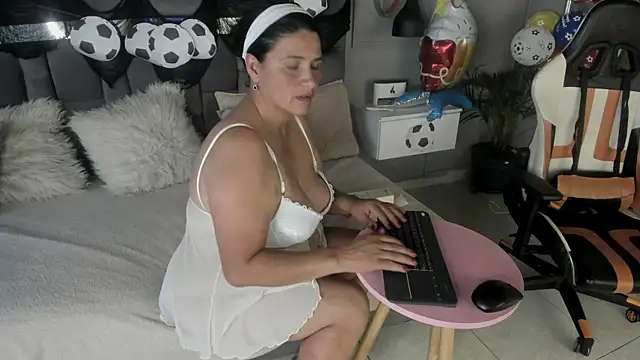 Snapshot of Martina_Milff chatting on July 9, 8:24 pm Martina Milff online show from July 9, 8:24 pm