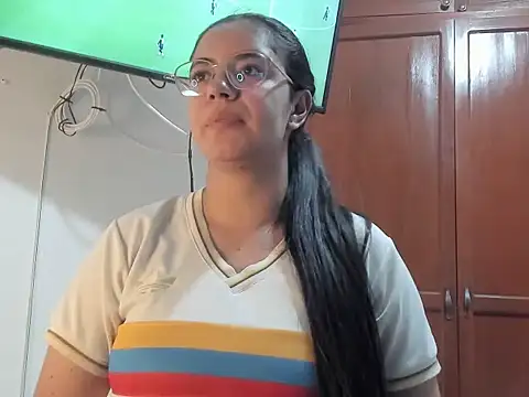 Snapshot of melodyi__ chatting on July 3, 10:49 pm melodyi online show from July 3, 10:49 pm
