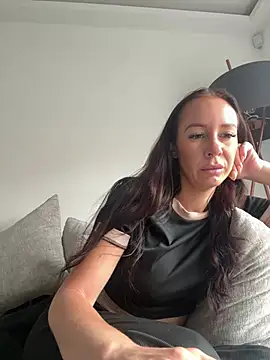 Snapshot of Charming_ScarlettX chatting on July 3, 7:15 am Charming ScarlettX online show from July 3, 7:15 am