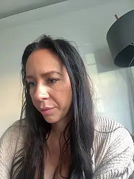 Snapshot of Charming_ScarlettX chatting on July 8, 7:35 am Charming ScarlettX online show from July 8, 7:35 am