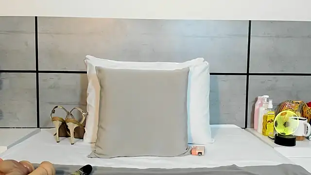 susanthomass online show from June 27, 7:19 pm