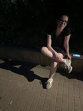 Snapshot of LeaKleini chatting on June 27, 8:36 pm LeaKleini online show from June 27, 8:36 pm