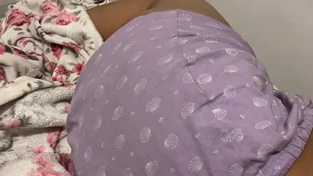 Snapshot of pleasures_wish chatting on June 28, 5:52 pm pleasures wish online show from June 28, 5:52 pm