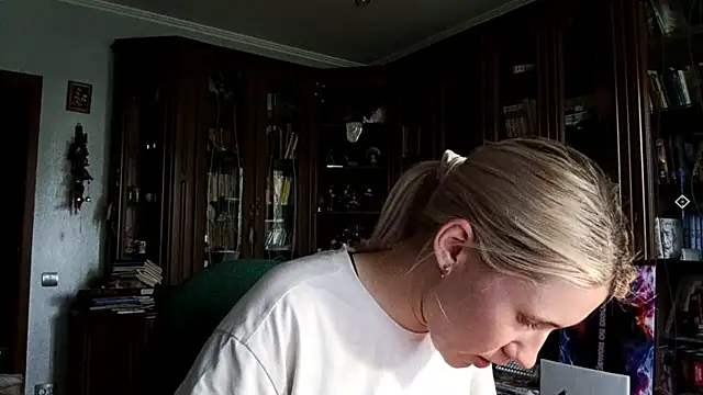 Snapshot of KellyOutdoor chatting on June 29, 8:53 am KellyOutdoor online show from June 29, 8:53 am