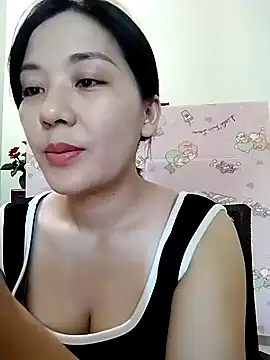 Snapshot of Lyrose_2k chatting on July 30, 4:11 am Lyrose 2k online show from July 30, 4:11 am