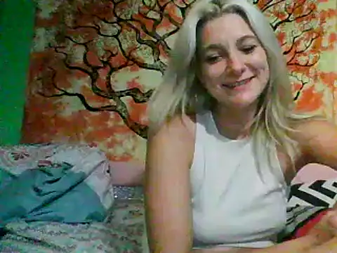 parislayd online show from June 30, 6:58 am