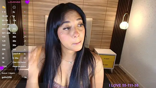Snapshot of charlotte_2015 chatting on July 1, 11:23 am charlotte 2015 online show from July 1, 11:23 am
