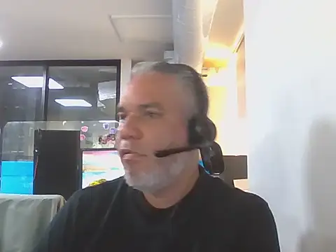 Snapshot of RoberthZ84 chatting on July 3, 7:42 pm RoberthZ84 online show from July 3, 7:42 pm