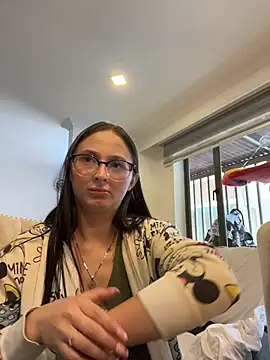 Snapshot of Maddy_roouse chatting on July 1, 4:18 pm Maddy roouse online show from July 1, 4:18 pm