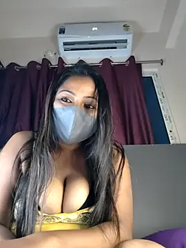 Snapshot of hey_evaaa chatting on July 18, 6:34 pm hey evaaa online show from July 18, 6:34 pm