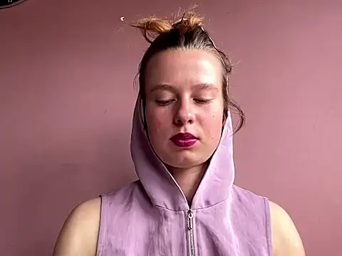 Snapshot of BettyFlirty chatting on July 9, 12:09 pm BettyFlirty online show from July 9, 12:09 pm