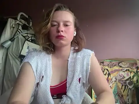 Snapshot of BettyFlirty chatting on July 15, 6:24 pm BettyFlirty online show from July 15, 6:24 pm