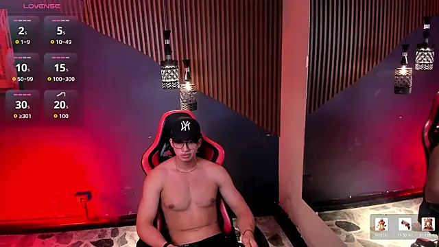 Snapshot of Axxel_Muscle chatting on July 4, 10:38 pm Axxel Muscle online show from July 4, 10:38 pm