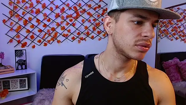 Snapshot of _Juan023_ chatting on July 7, 4:04 am Juan023 online show from July 7, 4:04 am