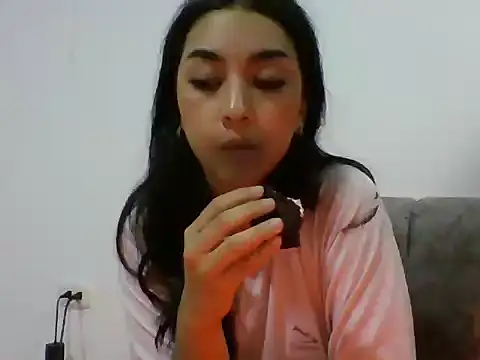 Snapshot of Kaia_Bloom chatting on July 3, 2:18 am Kaia Bloom online show from July 3, 2:18 am