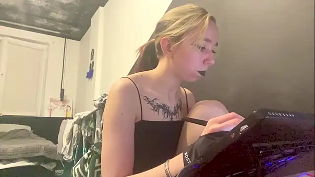 RejectedOrigami  online show from July 3, 12:39 am