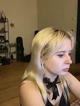 Snapshot of viviennedoll chatting on July 3, 11:55 pm viviennedoll online show from July 3, 11:55 pm