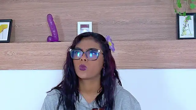 Snapshot of MikaellaFoxx chatting on August 6, 3:41 am MikaellaFoxx online show from August 6, 3:41 am