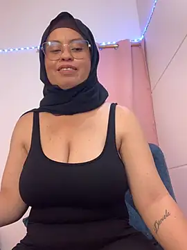 Snapshot of Amira-sult chatting on July 19, 11:08 pm Amira-sult online show from July 19, 11:08 pm