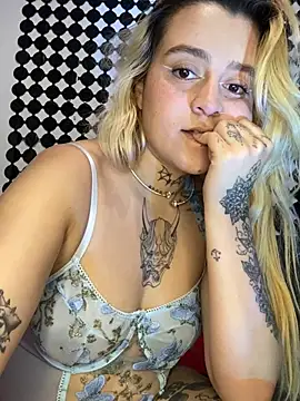 Snapshot of kaia-velvet chatting on July 7, 7:23 am kaia-velvet online show from July 7, 7:23 am