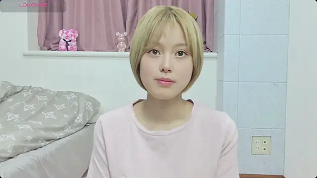 Snapshot of --momoka-- chatting on July 13, 2:03 am --momoka-- online show from July 13, 2:03 am