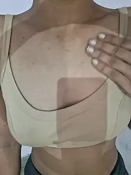 Snapshot of Aarti_951753 chatting on July 10, 1:03 pm Aarti 951753 online show from July 10, 1:03 pm