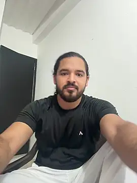 Snapshot of Efren_Fernandez chatting on August 4, 1:31 am Efren Fernandez online show from August 4, 1:31 am