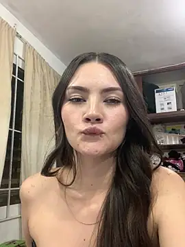 Snapshot of Bellamiller2 chatting on July 15, 3:23 am Bellamiller2 online show from July 15, 3:23 am