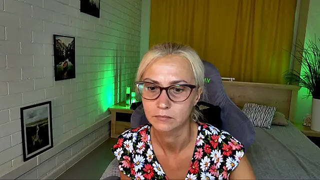 Snapshot of RondaGrinz chatting on July 8, 1:59 pm RondaGrinz online show from July 8, 1:59 pm
