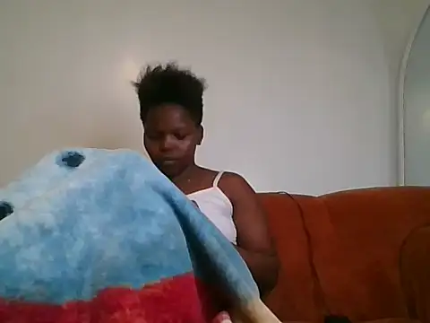 Snapshot of petite_shakes chatting on July 8, 10:03 pm petite shakes online show from July 8, 10:03 pm