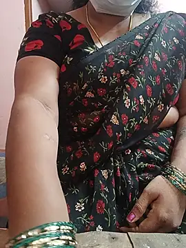 Snapshot of tamil_queen_29 chatting on July 15, 5:29 pm tamil queen 29 online show from July 15, 5:29 pm