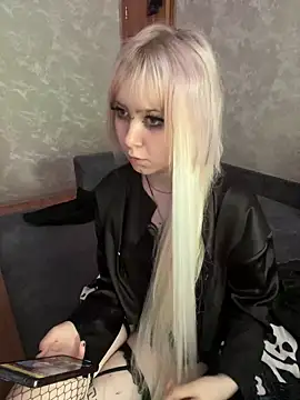 Snapshot of Sindy-Lou chatting on July 9, 10:19 am Sindy-Lou online show from July 9, 10:19 am