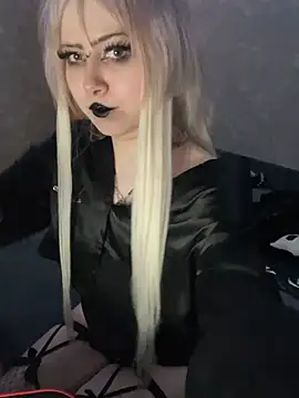 Snapshot of Sindy-Lou chatting on July 9, 10:25 pm Sindy-Lou online show from July 9, 10:25 pm