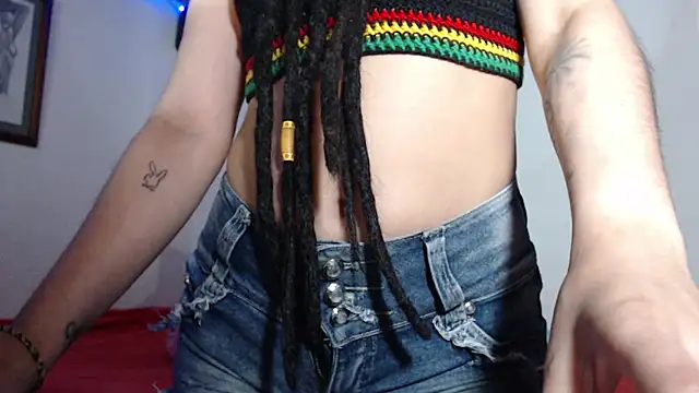 Snapshot of gaby_cute_14 chatting on July 17, 12:50 am gaby cute 14 online show from July 17, 12:50 am