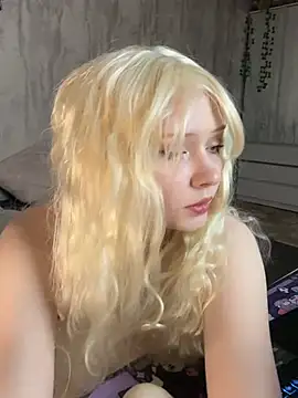 Snapshot of pocet_barbie chatting on July 9, 7:01 am pocet barbie online show from July 9, 7:01 am