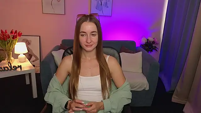 IrisBloomm online show from July 9, 12:31 pm