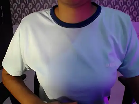 Snapshot of kiaraa_01 chatting on July 9, 7:40 pm kiaraa 01 online show from July 9, 7:40 pm