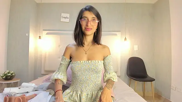 Snapshot of Suxan_fox chatting on July 17, 6:31 am Suxan fox online show from July 17, 6:31 am