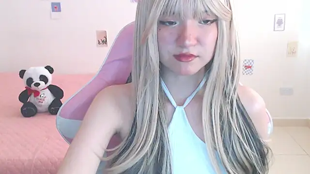 Snapshot of SweetSkyy_1 chatting on July 10, 10:34 pm SweetSkyy 1 online show from July 10, 10:34 pm