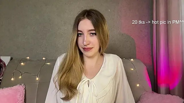 Snapshot of creamberryy chatting on July 17, 9:05 am creamberryy online show from July 17, 9:05 am