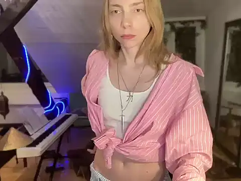 Snapshot of Anna_darko chatting on July 12, 9:17 pm Anna darko online show from July 12, 9:17 pm