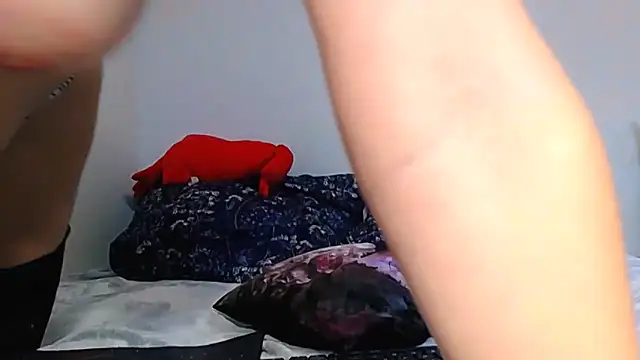 alisenties online show from November 20, 1:33 pm