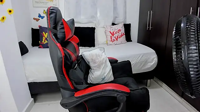 lucy007  online show from February 27, 7:04 pm